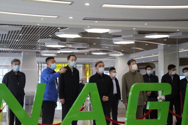 全国人大常委会副委员长艾力更・依明巴海到熊猫体育通州项目开展科普法执法检查